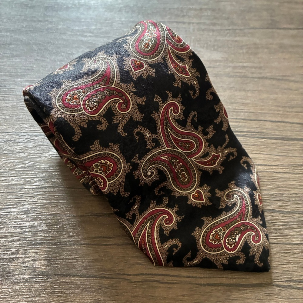 Halston III Paisley Silk Necktie OS Black Burgundy Mens Italian Silk USA Made
